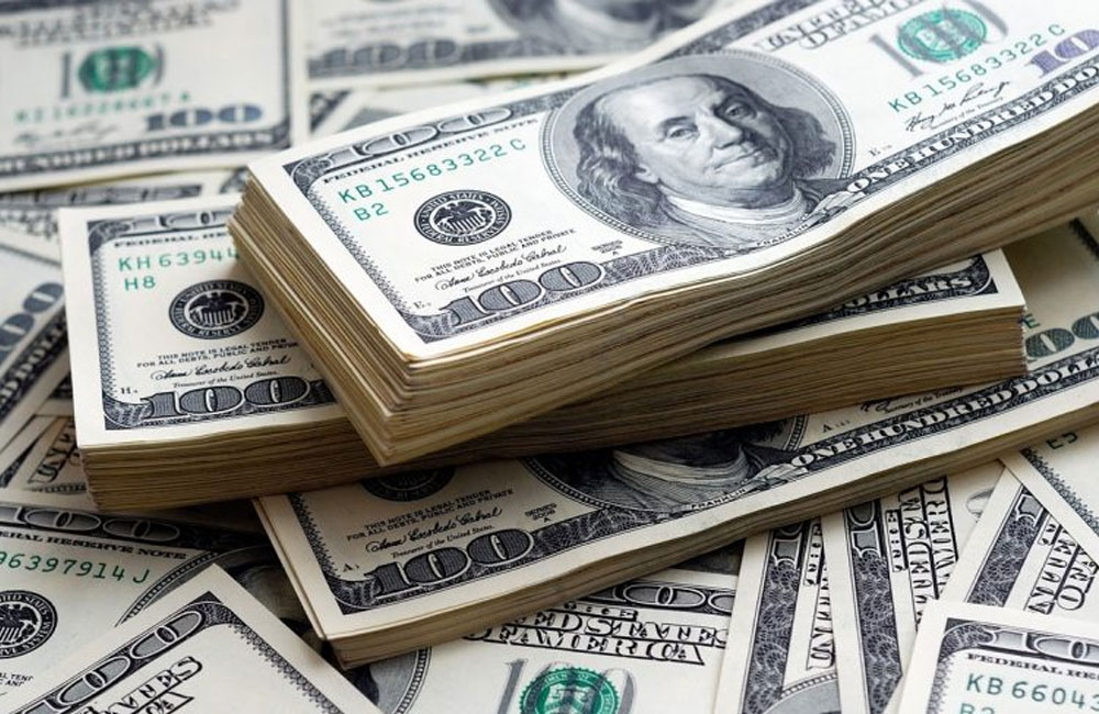 Sri Lankan Rupee Shows Minor Dip Against US Dollar; Bank Rates Largely Stable