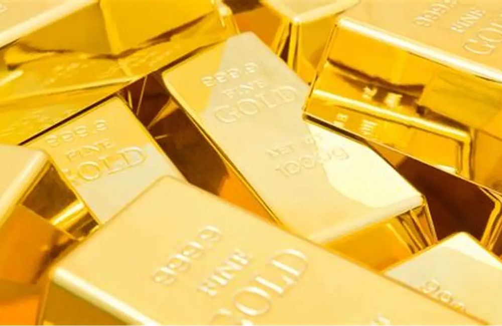 Gold Surges Past $5,500 an Ounce Amid Dollar Weakness and Investor Flight