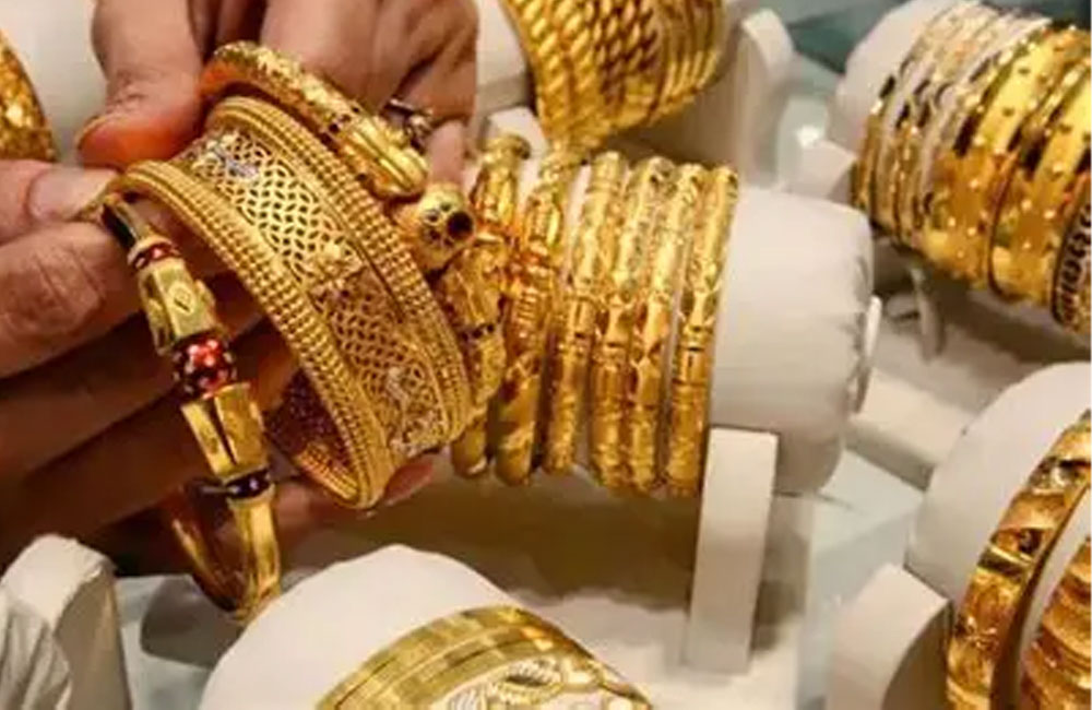 Gold Prices Drop Sharply in Sri Lanka Amid Global Decline