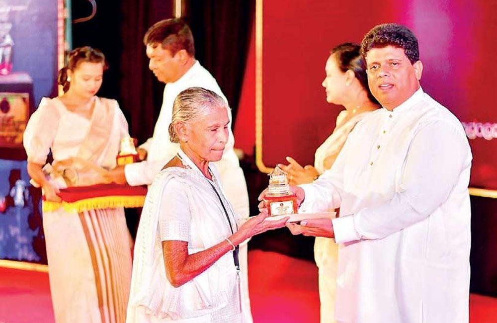 ‘Alathi Amma’: Woman serving the Dalada Maligawa