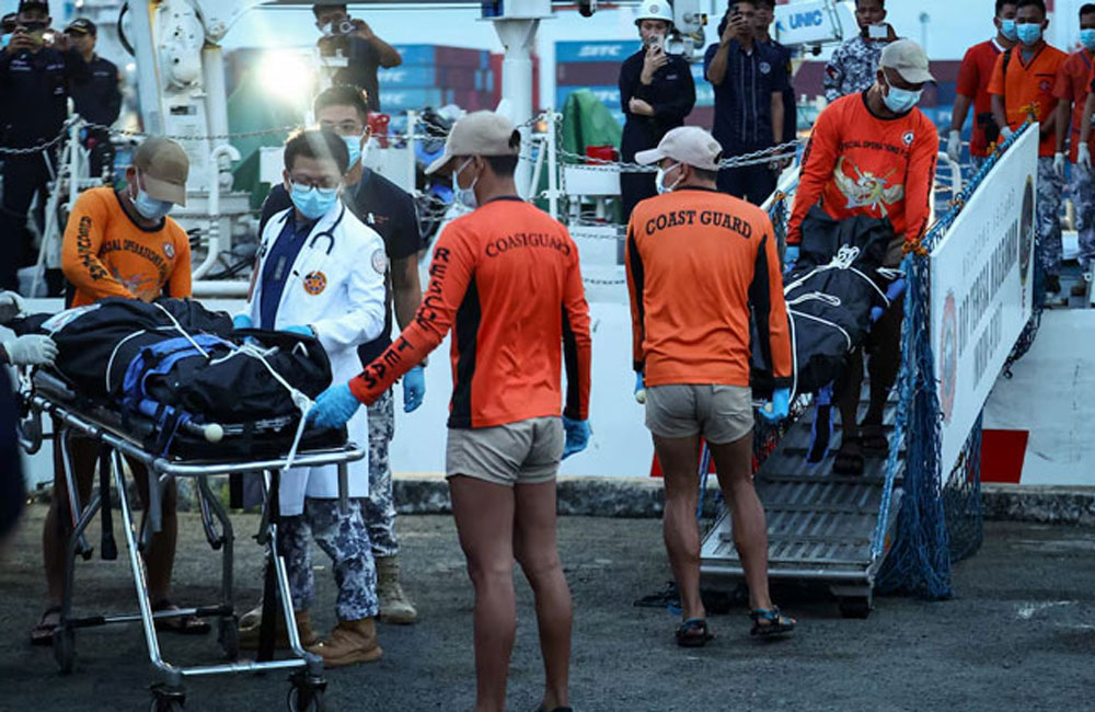 Death toll in Philippine boat accident climbs to 15, hundreds rescued