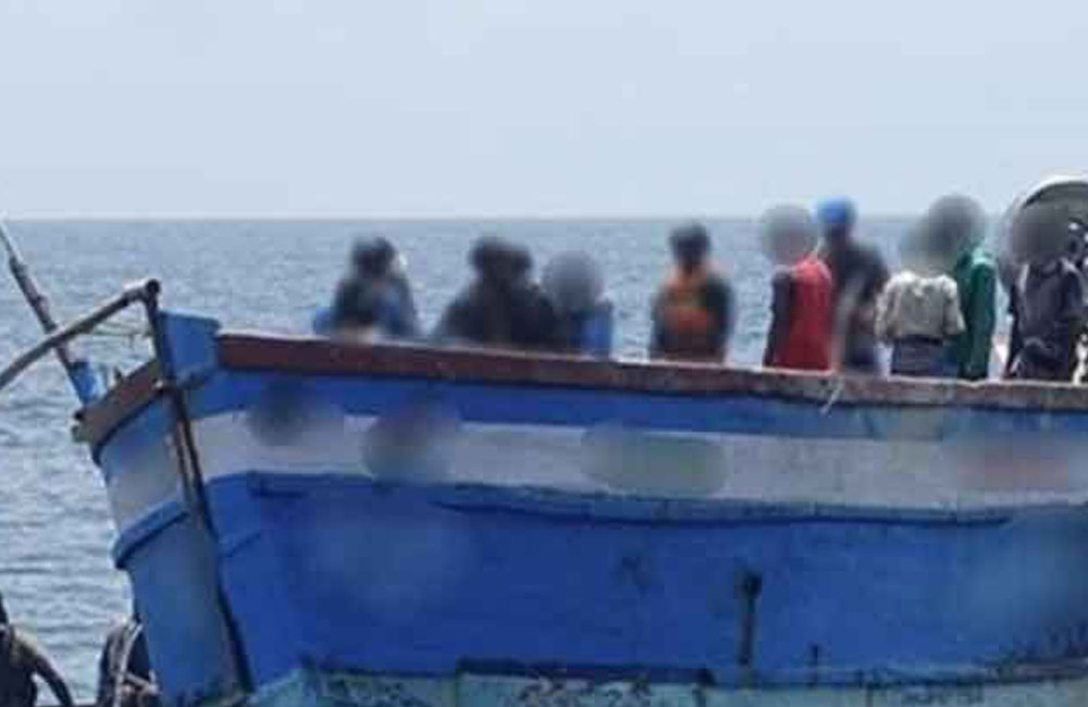 Sri Lankan Navy Detains 11 Indian Fishermen for Illegal Fishing Near Jaffna