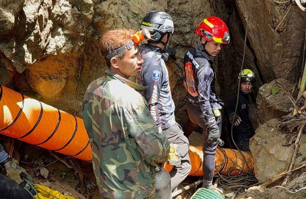 Rescuers race to free seven people trapped in flooded Laos cave