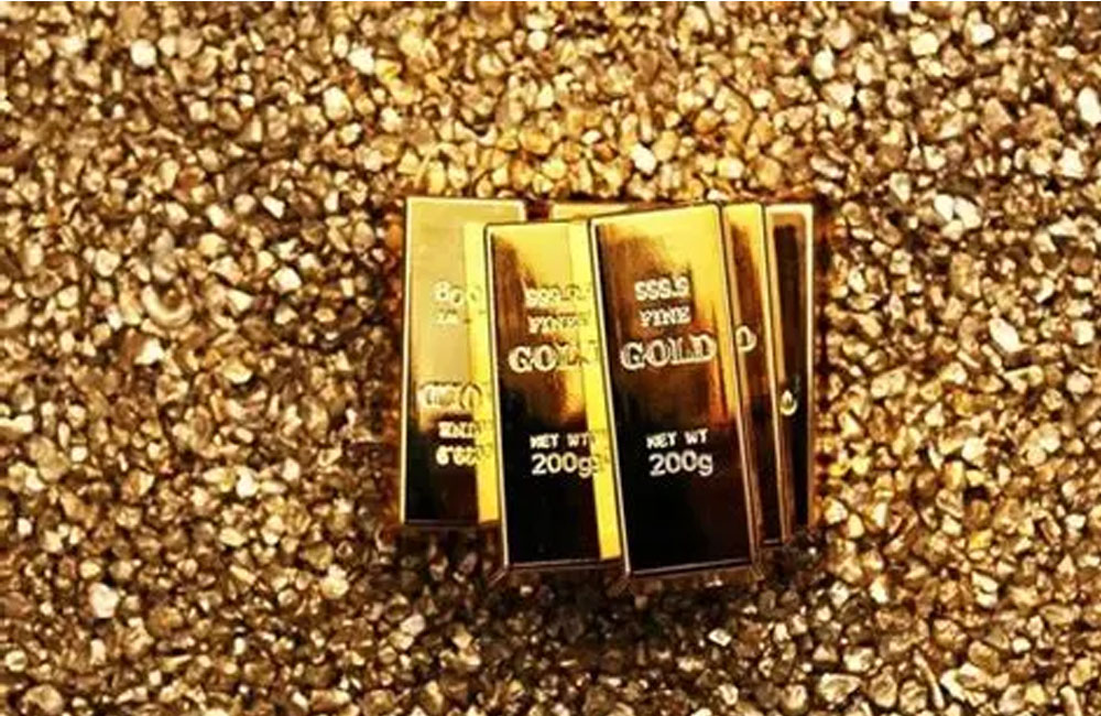 Gold tops $4,900/oz; silver and platinum extend record‑setting rally