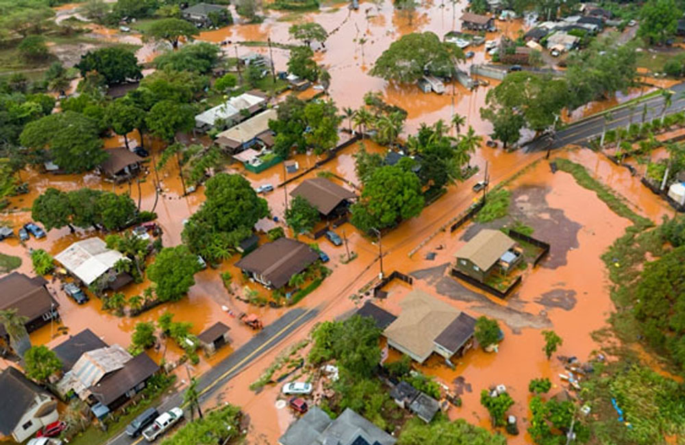 Thousands evacuated as Hawaii faces worst flooding in 20 years