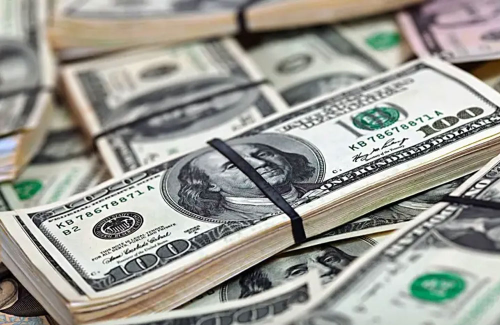 Dollar surges as US-Iran war pushes oil past $100 a barrel