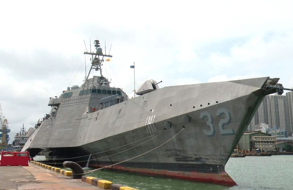 USS Santa Barbara arrives in Colombo