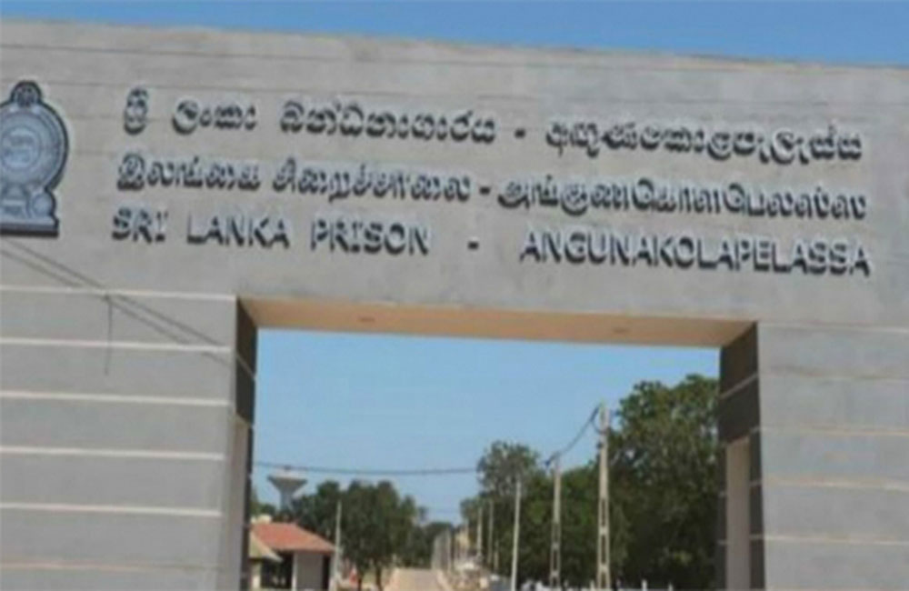 Two jailors and driver of Angunakolapelessa Prison suspended