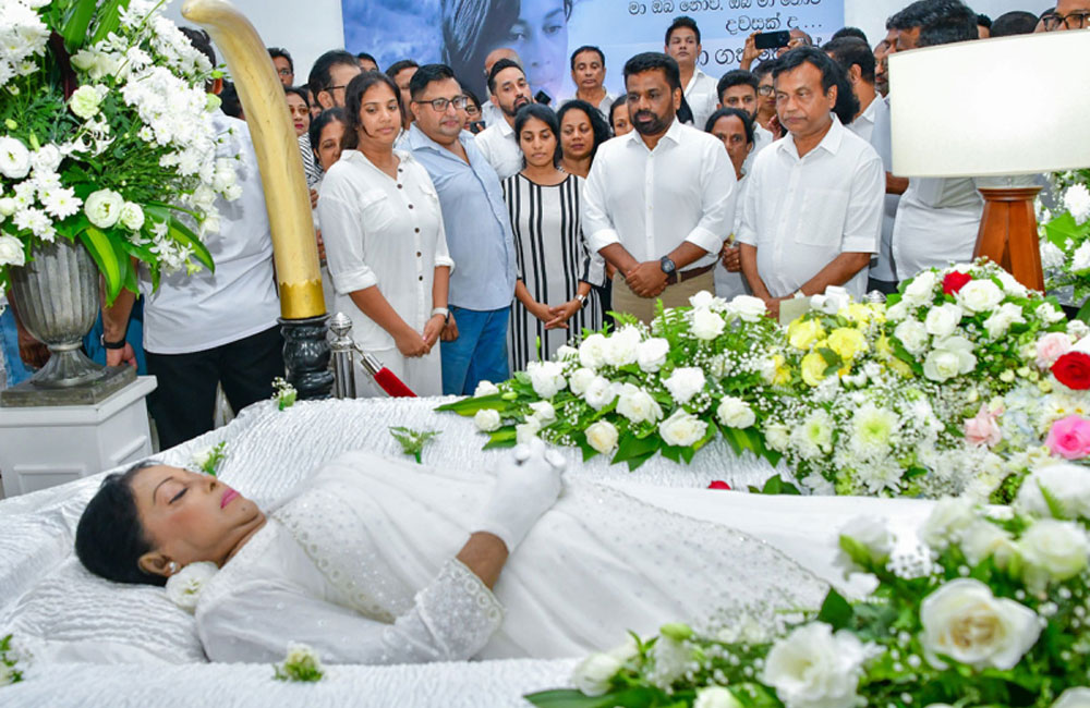 President Dissanayake pays last respects to Malini Fonseka