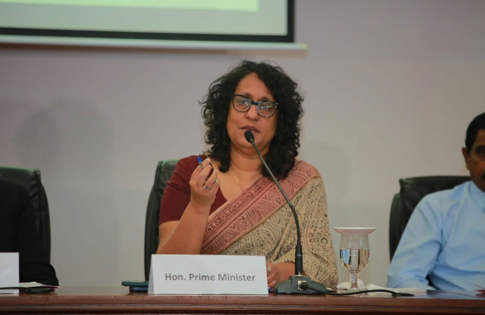 PM Urges Against Politicizing Education