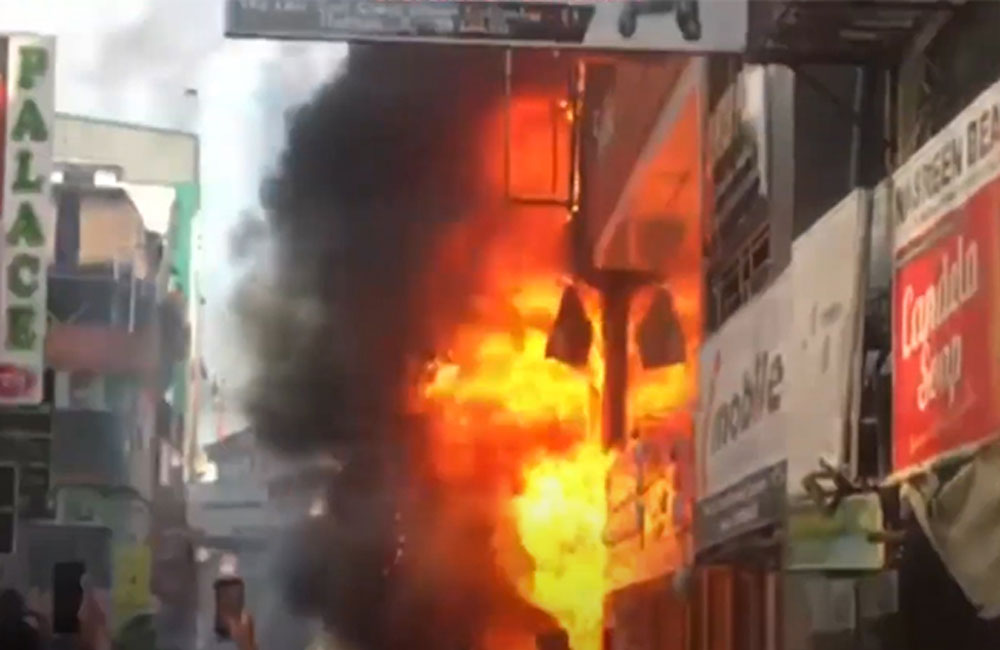 Fire Breaks Out In Pettah Building