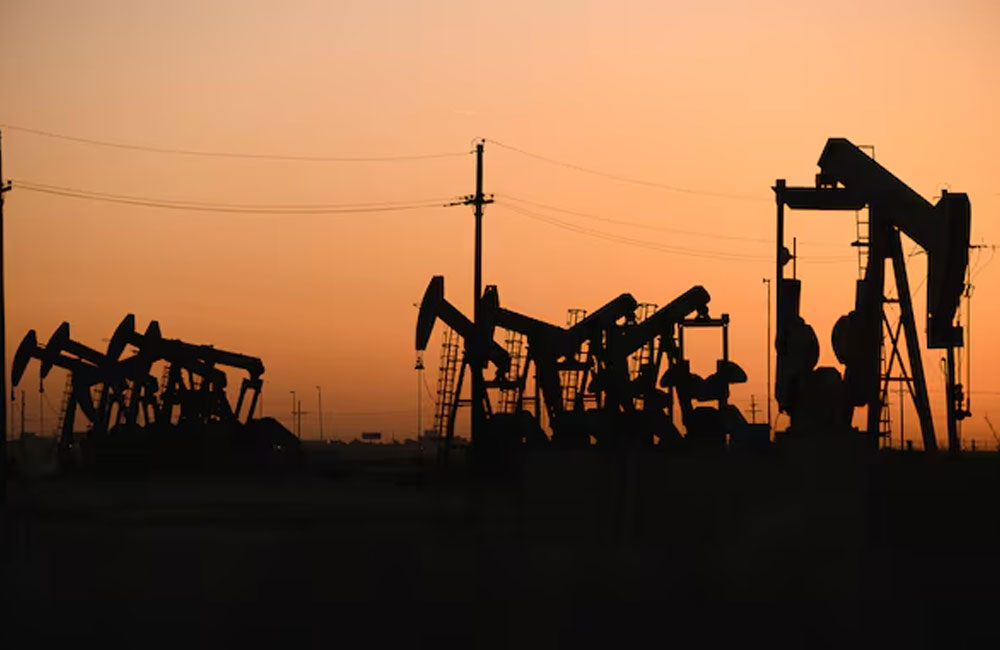 Global oil prices edge higher as war shows no sign of easing