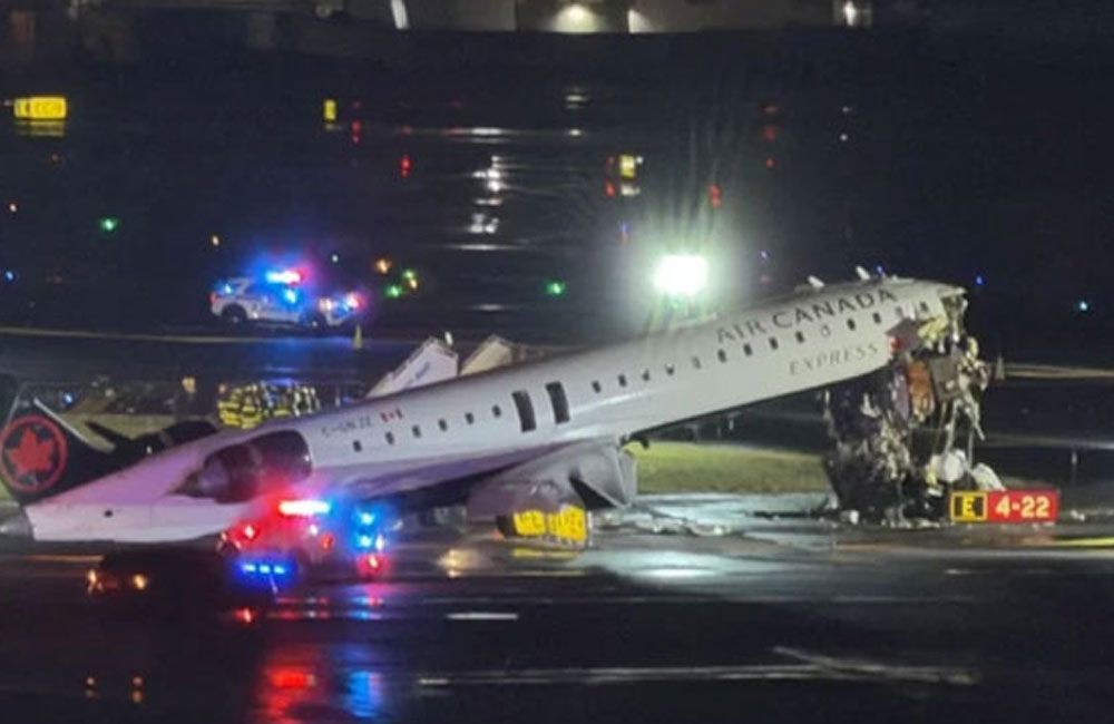 2 dead, 41 injured after plane and firetruck collide at LaGuardia Airport