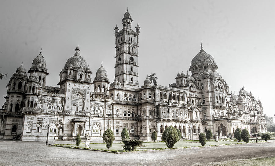 laxmi vilas palace selvin