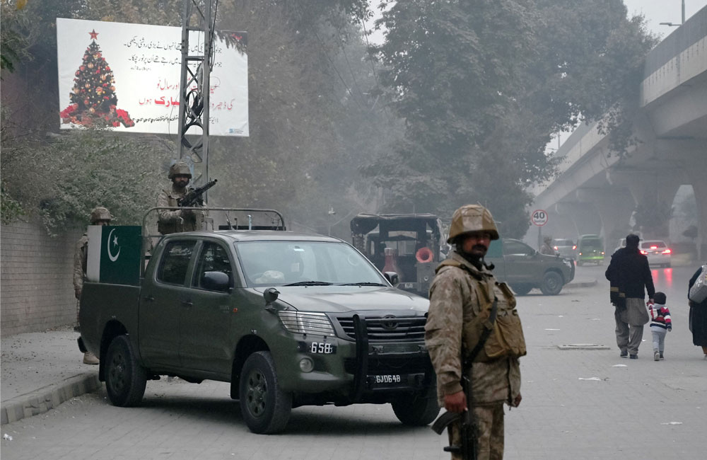 Gunmen kill five police officers in northwest Pakistan near Afghan border