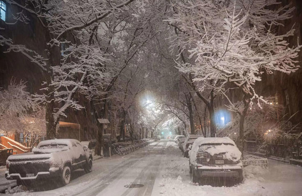 Storm paralyzes travel, forcing more than 8,000 US flight disruptions