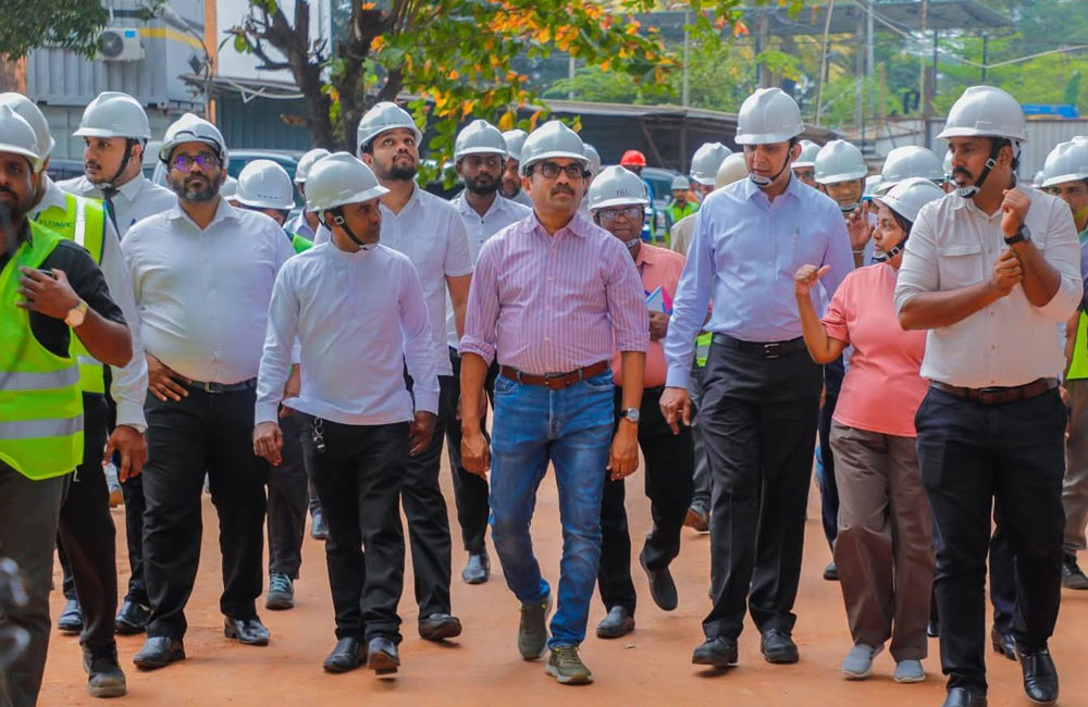 Minister Rathnayake Reviews Progress of Madampitiya Applewatta Housing Project