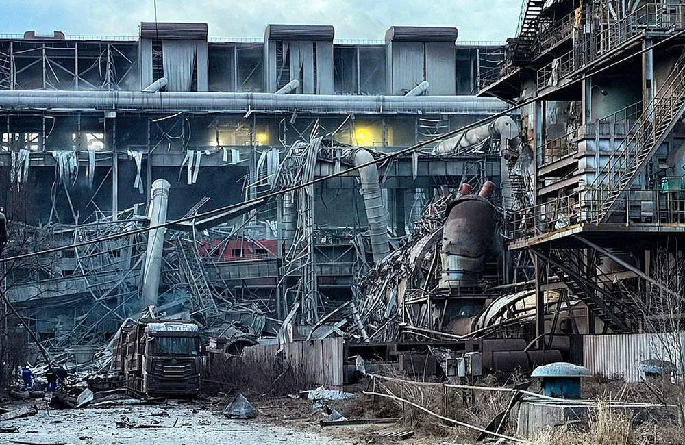 Factory explosion in China kills two, injures 84