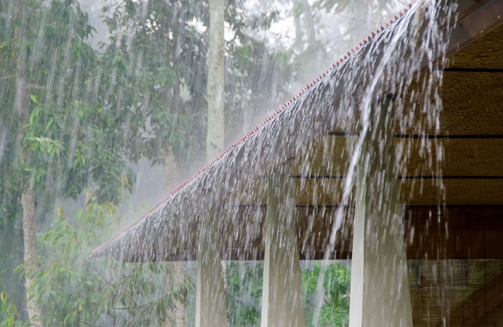Afternoon Showers and Overhead Sun Mark Unsettled Weather Across Sri Lanka