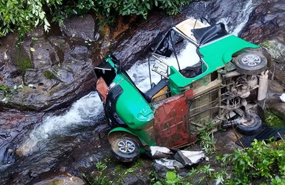 Two Dead, Three Children Injured as Three-Wheeler Falls into Mohini Falls