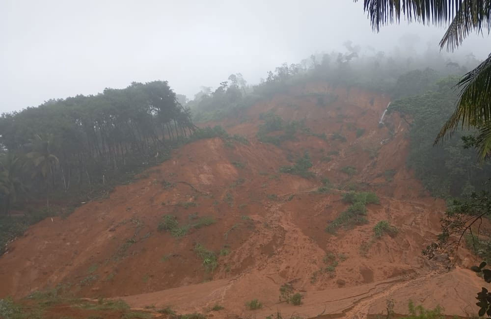 21 People Unaccounted for After Thulhiriya Landslide